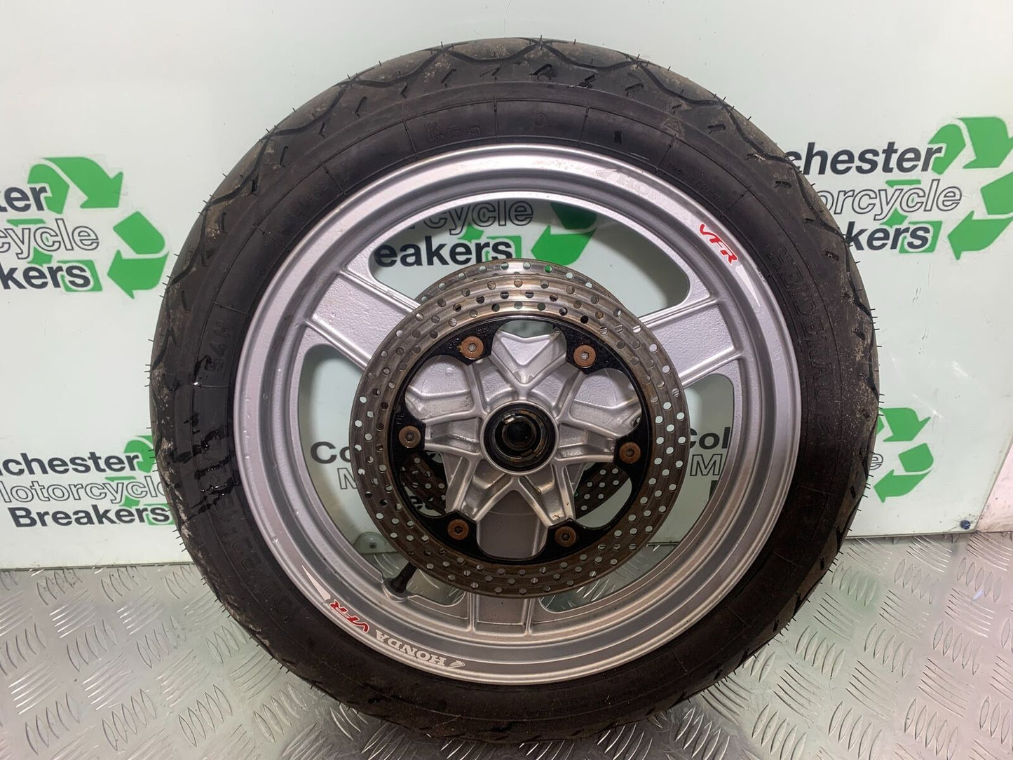 HONDA VFR400 VFR 400 NC21 FRONT WHEEL (GOOD TYRE) 1986-87 (CMB1043)