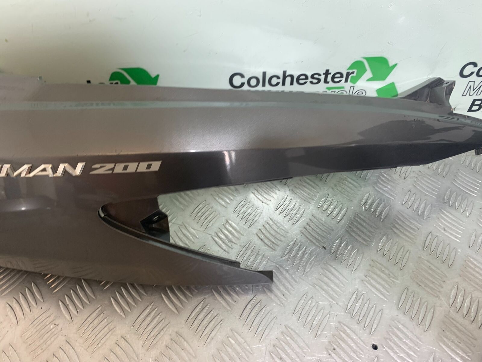 SUZUKI AN 200 UN 200 BURGMAN RIGHT SEAT PANEL YEAR 2007-09 (CMB1128)