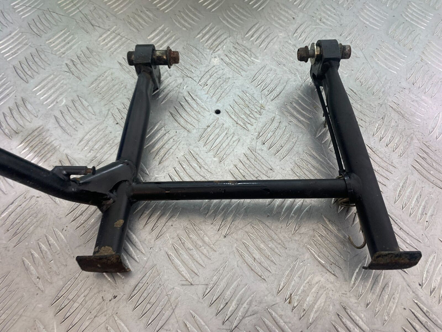 TRIUMPH 955i SPRINT ST CENTER STAND  YEAR 1999-2004 (CMB1124)