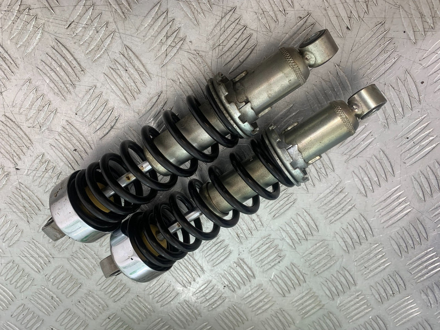 BSA 650 GOLD STAR REAR SHOCK YEAR 2022-2025 (CMB1262)