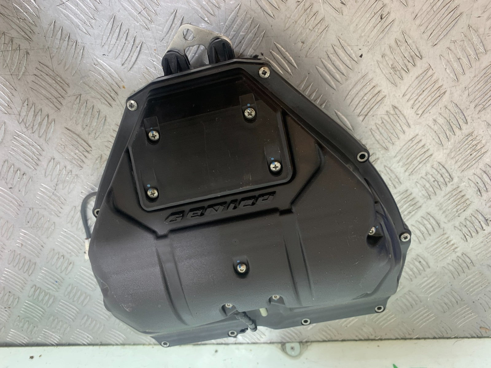 YAMAHA YZF R1 14 B BIG BANG AIRBOX    2009-14 (CMB1175)