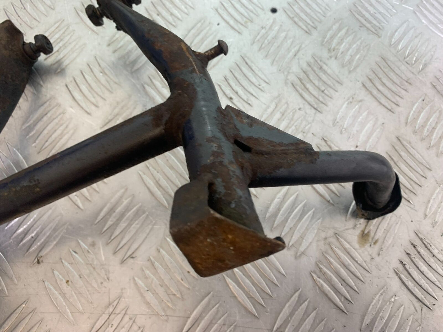 KAWASAKI Z750 ZR750 ZR-7S CENTER STAND    YEAR 1999-05 (CMB1135)