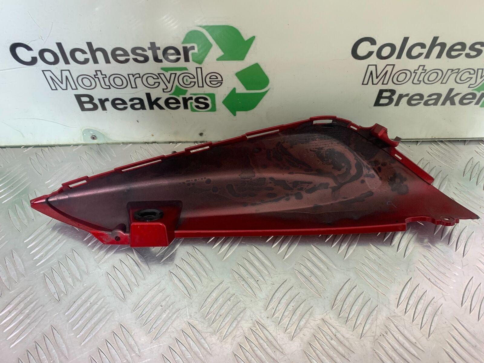 SUZUKI DL 650 V-STROM RIGHT SEAT PANEL  YEAR 2016 (STOCK 996)