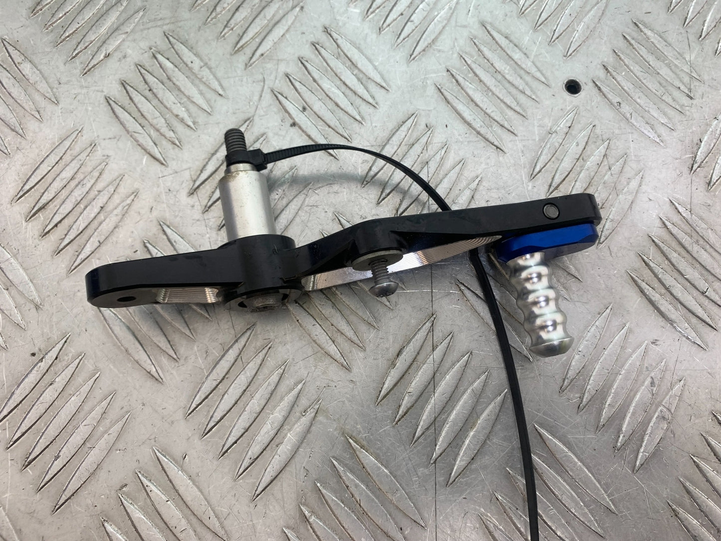 BMW M1000 R  LEFT FRONT HANGER HANGER YEAR 2023-2024 (CMB1140)