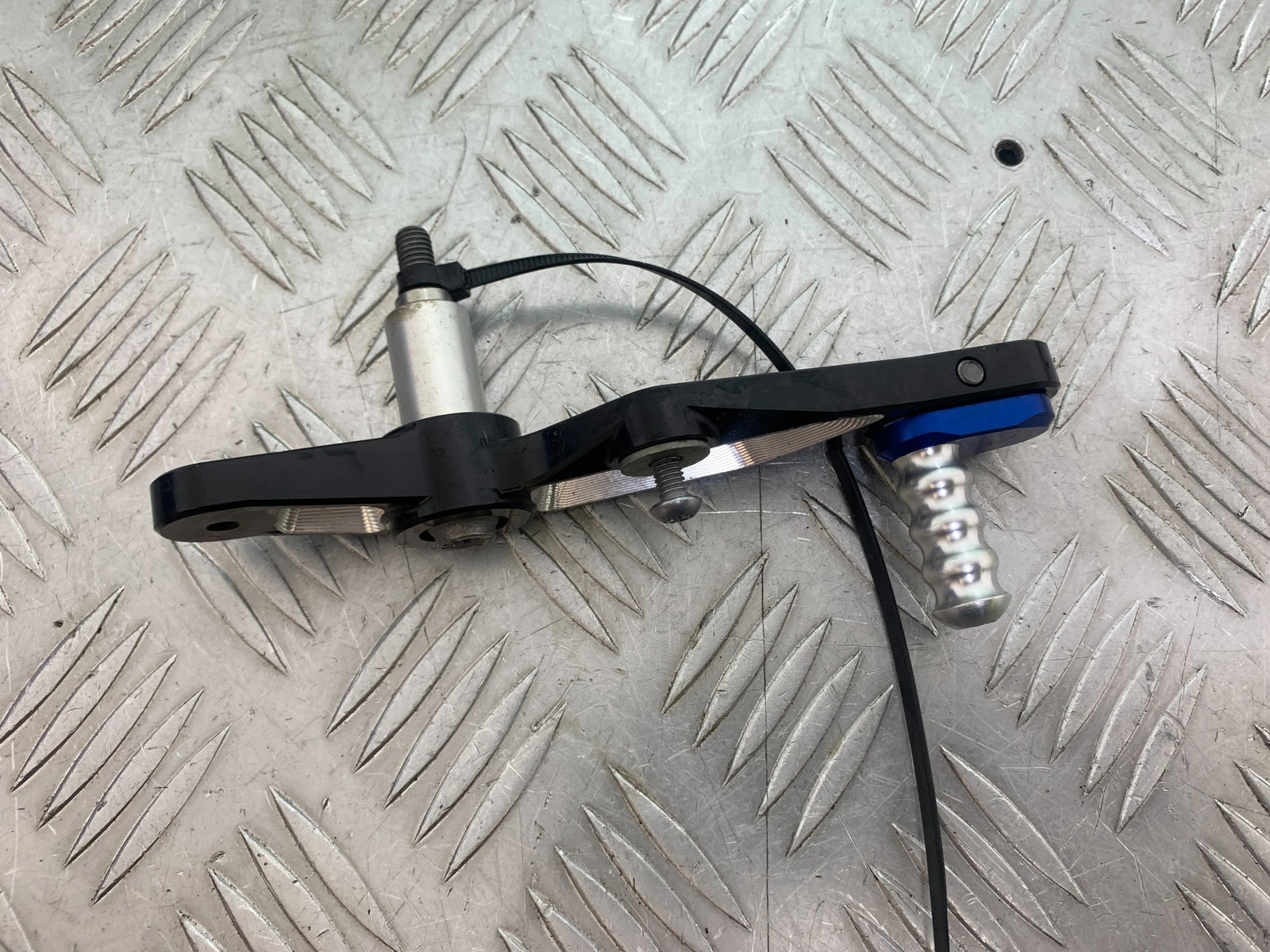 BMW M1000 R  LEFT FRONT HANGER HANGER YEAR 2023-2024 (CMB1140)