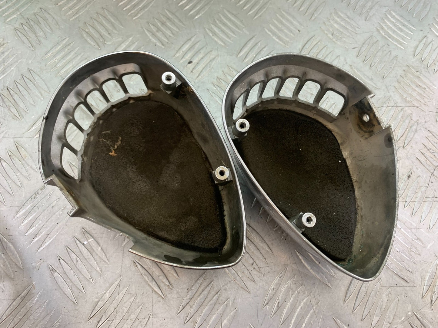 YAMAHA YBR125 CUSTOM LEFT AND RIGHT SIDE PODS   YEAR 2008-2016 (CMB1192)