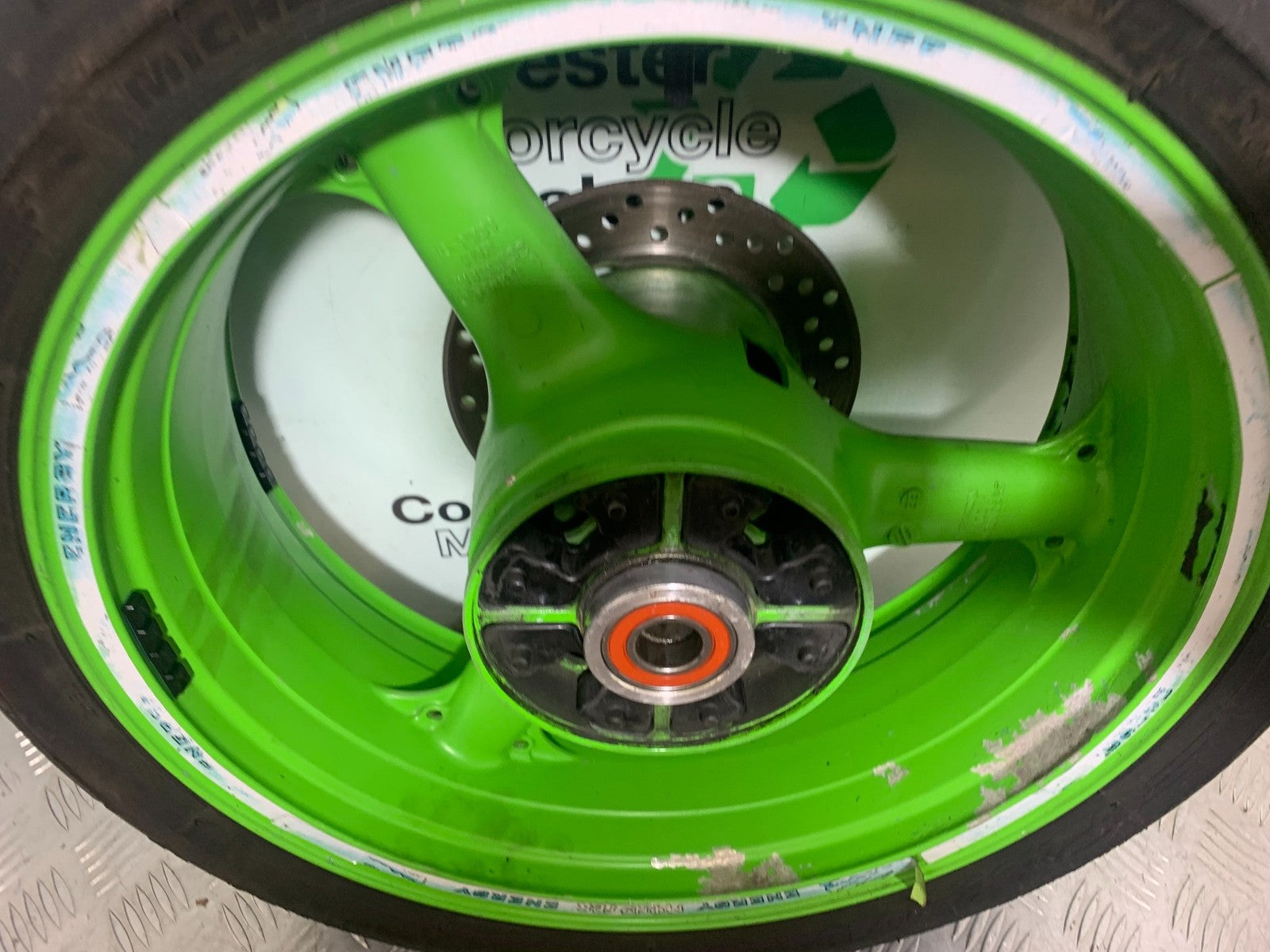 KAWASAKI ZX9R ZX9 E1 REAR WHEEL AND DISC  YEAR 2000-01 (CMB1171)