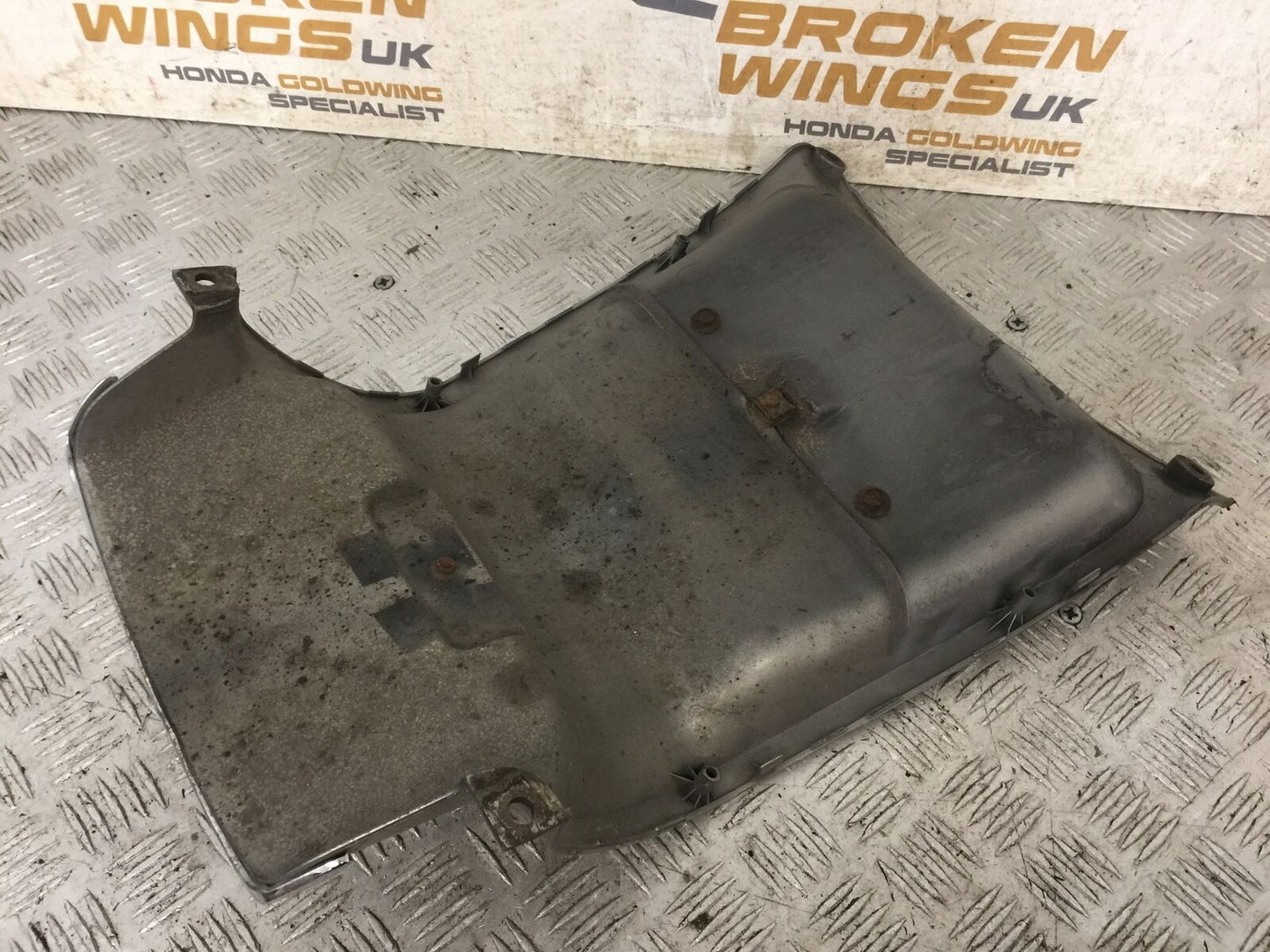 HONDA GL1800 GL 1800 REAR CENTER PANEL YEAR 2004-10 ABS (STOCK 890)