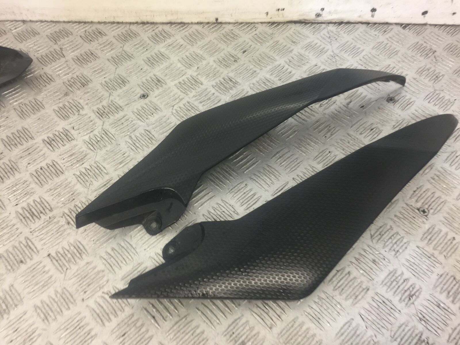 YAMAHA R6 LEFT AND RIGHT SIDE INFILLS  YEAR 2008-2014 (STOCK 637)