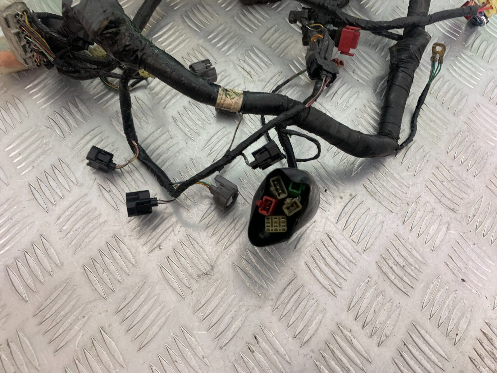 HONDA CBR1100 BLACKBIRD WIRING LOOM  YEAR 1999-2005  (CMB1103)