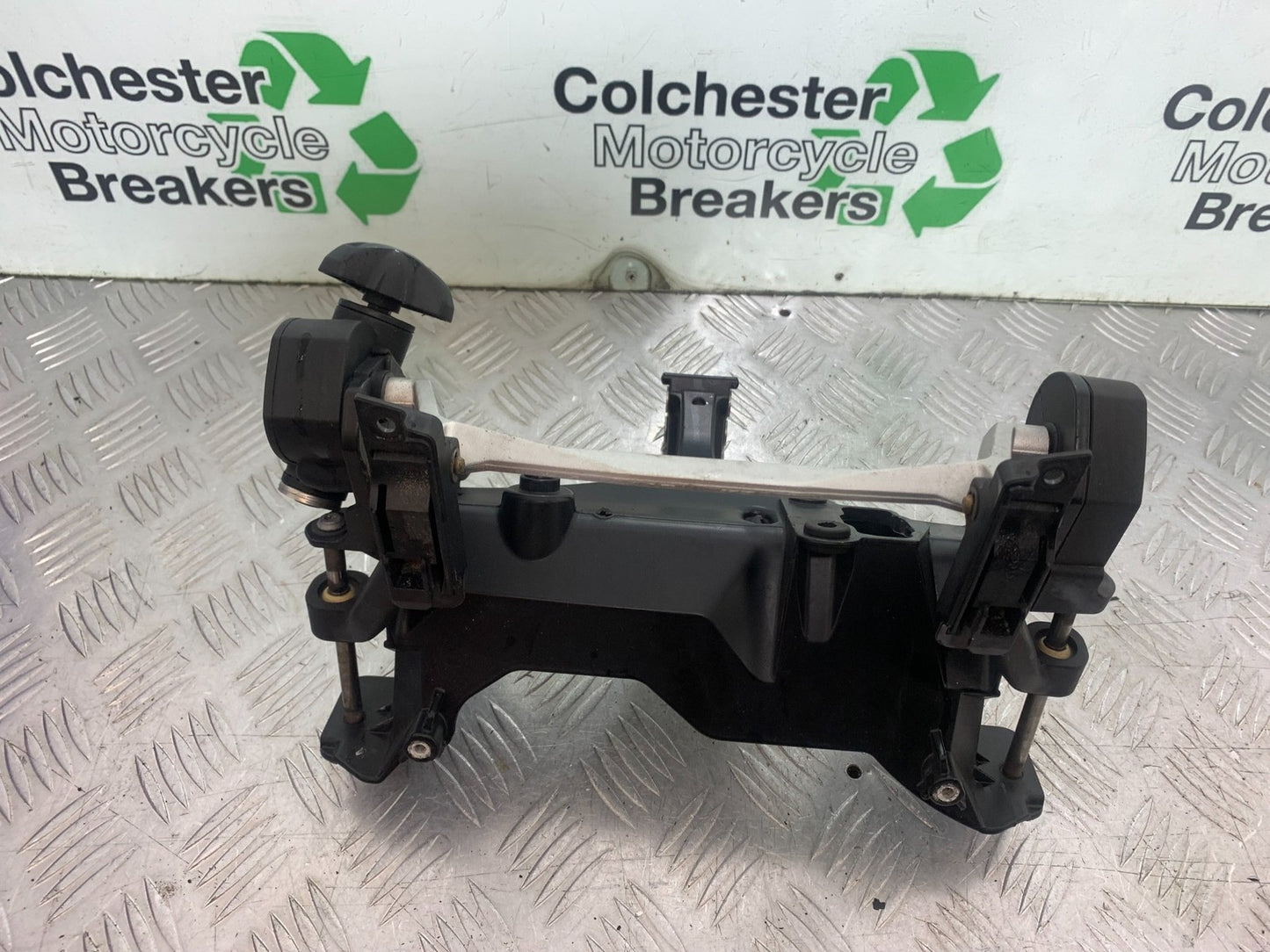 BMW R1200 R 1200 GS FAIRING BRACKET & SCREEN ADJUSTER   YEAR 2013-2016 (CMB1257)