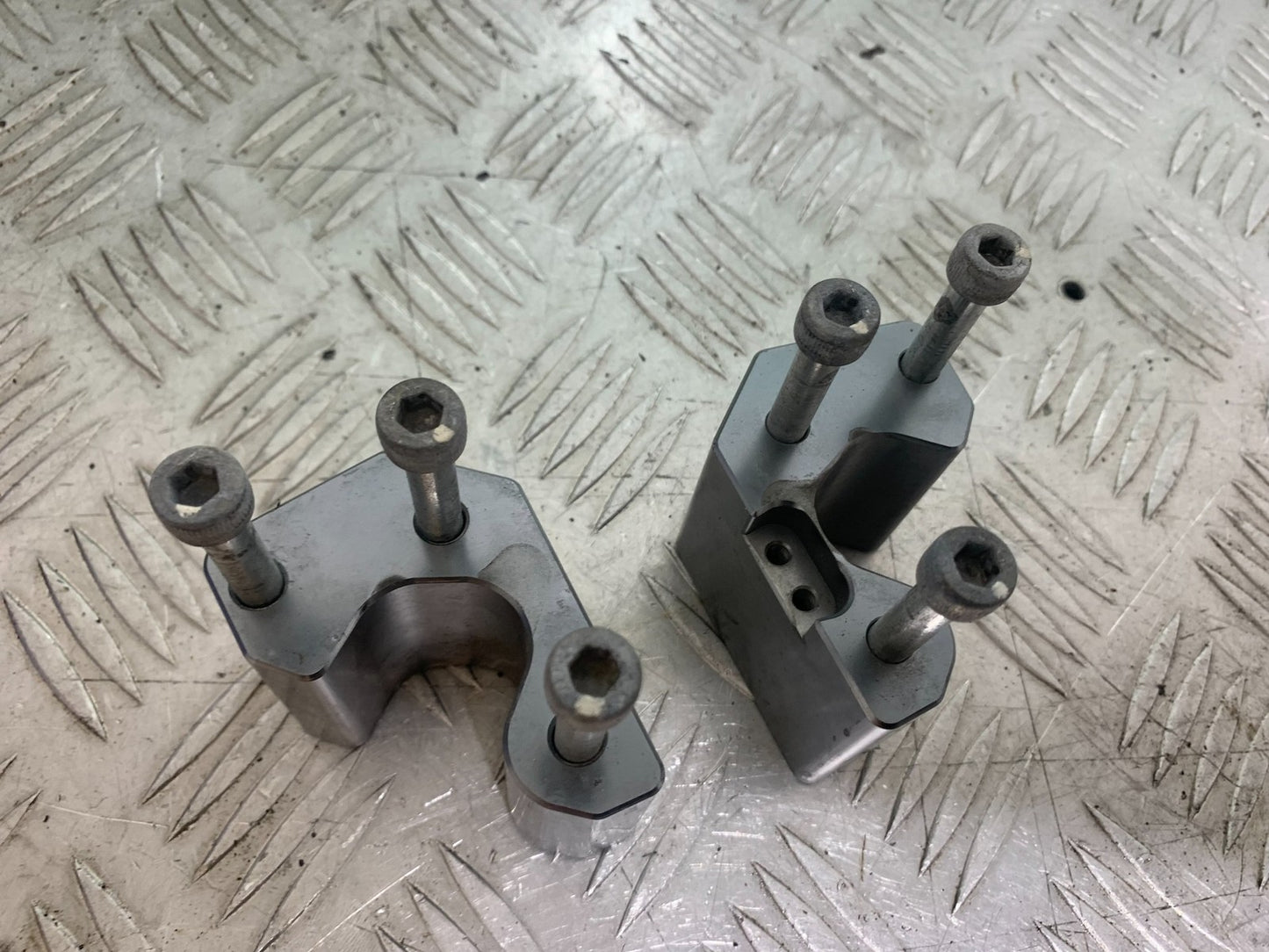 KAWASAKI GTR1400 GTR 1400 HANDLEBAR RISERS   YEAR 2007-2009 (CMB1174)
