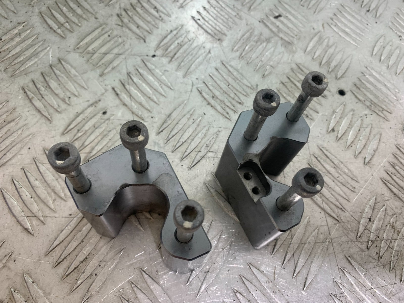 KAWASAKI GTR1400 GTR 1400 HANDLEBAR RISERS   YEAR 2007-2009 (CMB1174)