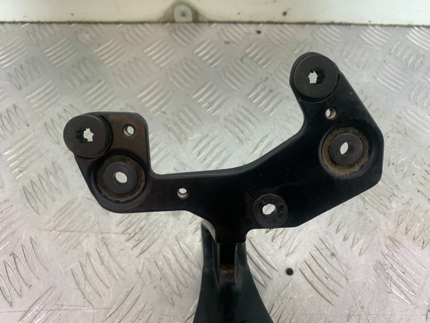 TRIUMPH 675 STREET TRIPLE FAIRING BRACKET   2013-2016 (CMB1186)