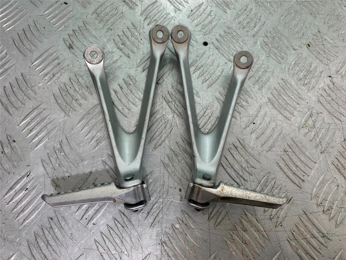 HONDA CBR1000 rr FIREBLADE REAR HANGERS AND PEGS   2012-2016 (CMB1280)