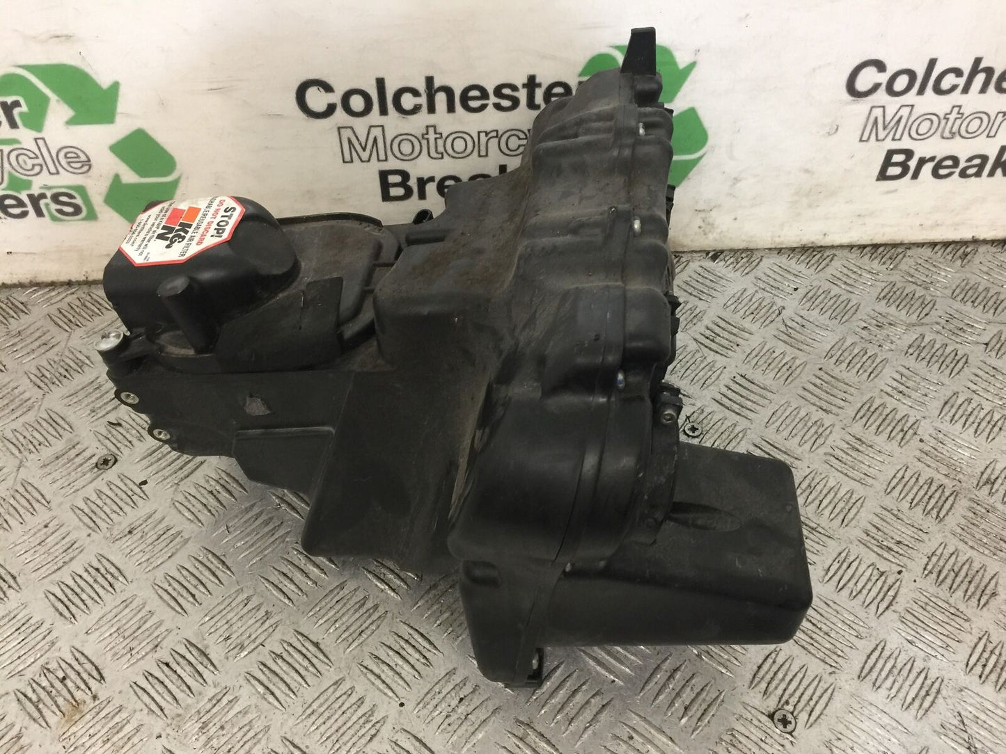 KAWASAKI Z800 Z 800 AIRBOX  YEAR 2015  (STOCK 874)