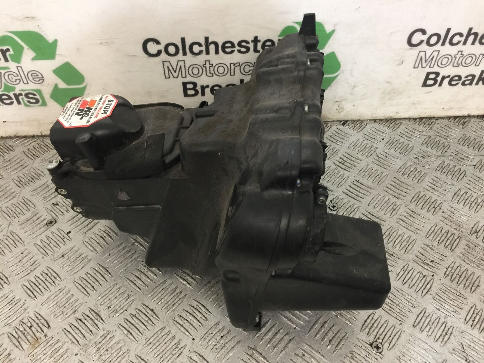 KAWASAKI Z800 Z 800 AIRBOX  YEAR 2015  (STOCK 874)