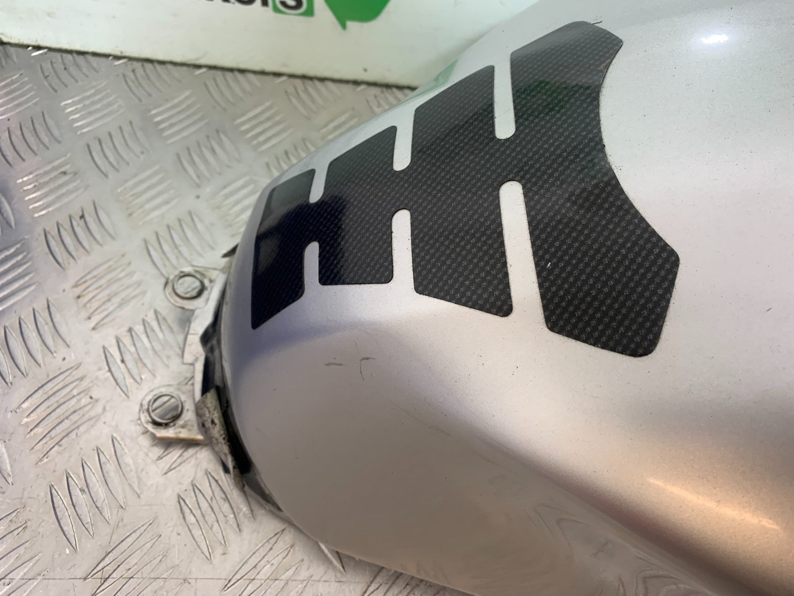 SUZUKI GSF1200 GSF 1200 BANDIT PETROL TANK YEAR 2001-2004 (CMB1188)