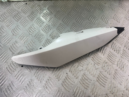 YAMAHA XJ6 XJ6-S LEFT SEAT PANEL YEAR 2009-2015  (CMB1212)