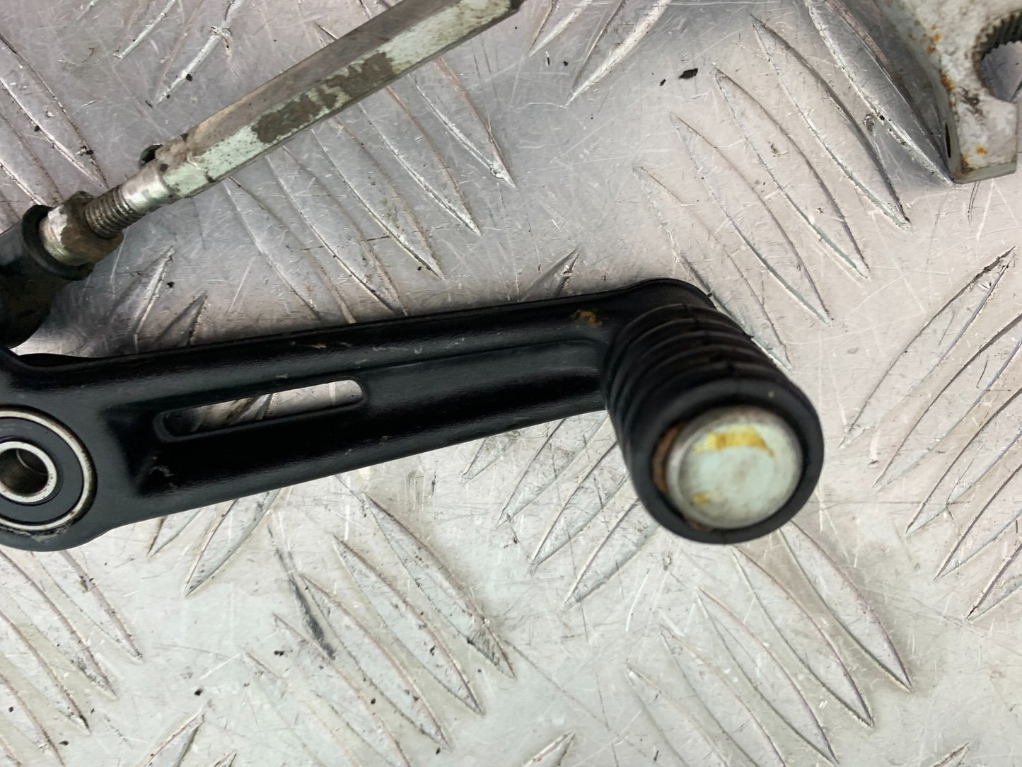 KTM 125 DUKE GEAR LEVER YEAR 2018-2023 (CMB1185)