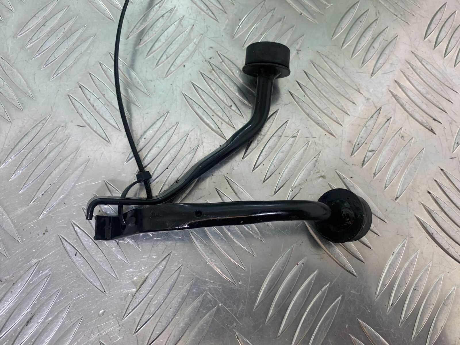 SUZUKI DL 650 V-STROM PETROL TANK BRACKETS   YEAR 2016 (STOCK 996)