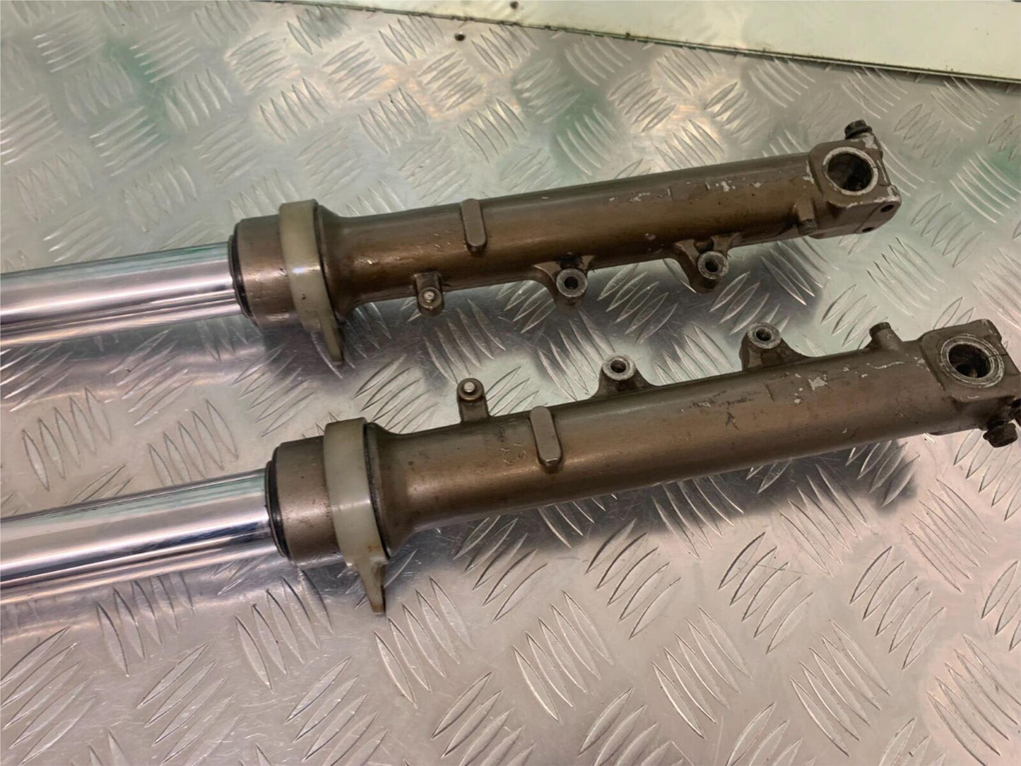 HONDA CBR 400 NC23 TRI-ARM FORKS   YEAR YEAR 1987-89 (STOCK 969)