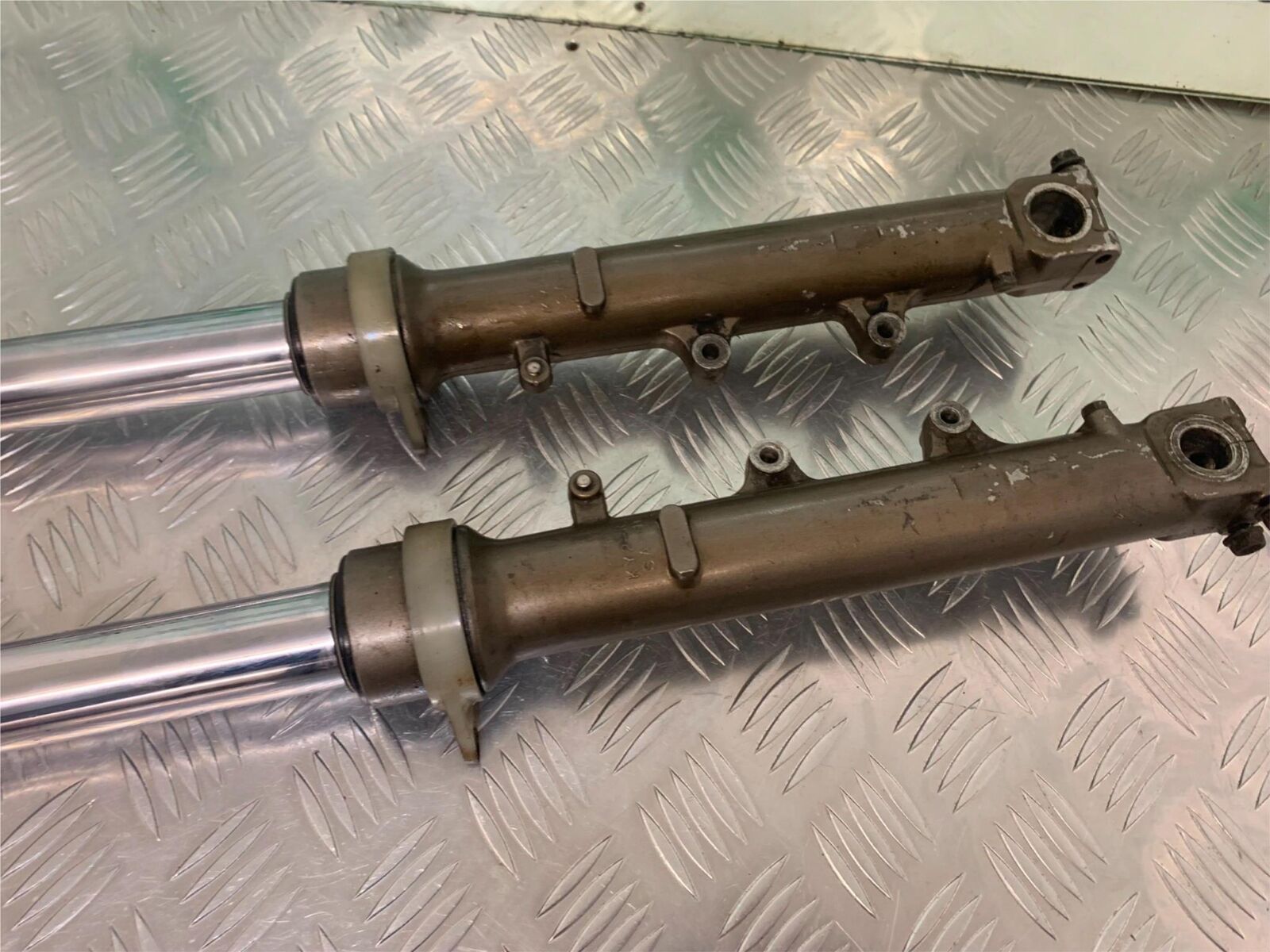HONDA CBR 400 NC23 TRI-ARM FORKS   YEAR YEAR 1987-89 (STOCK 969)