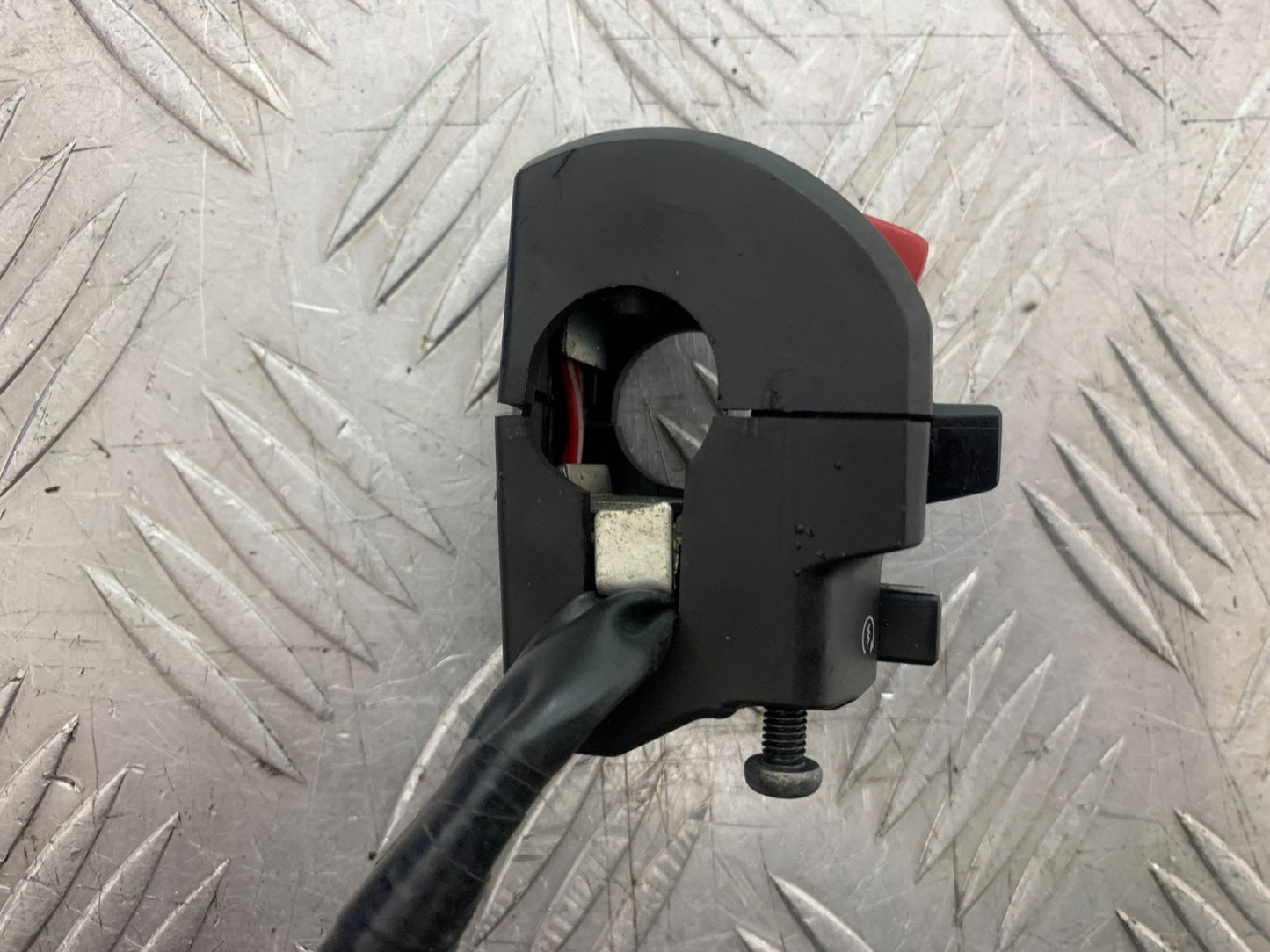YAMAHA YZF R7 RIGHT SWITCH GEAR  YEAR 2022-2025 (CMB1255)
