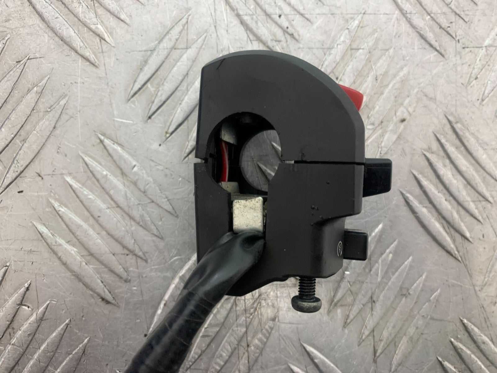 YAMAHA YZF R7 RIGHT SWITCH GEAR  YEAR 2022-2025 (CMB1255)