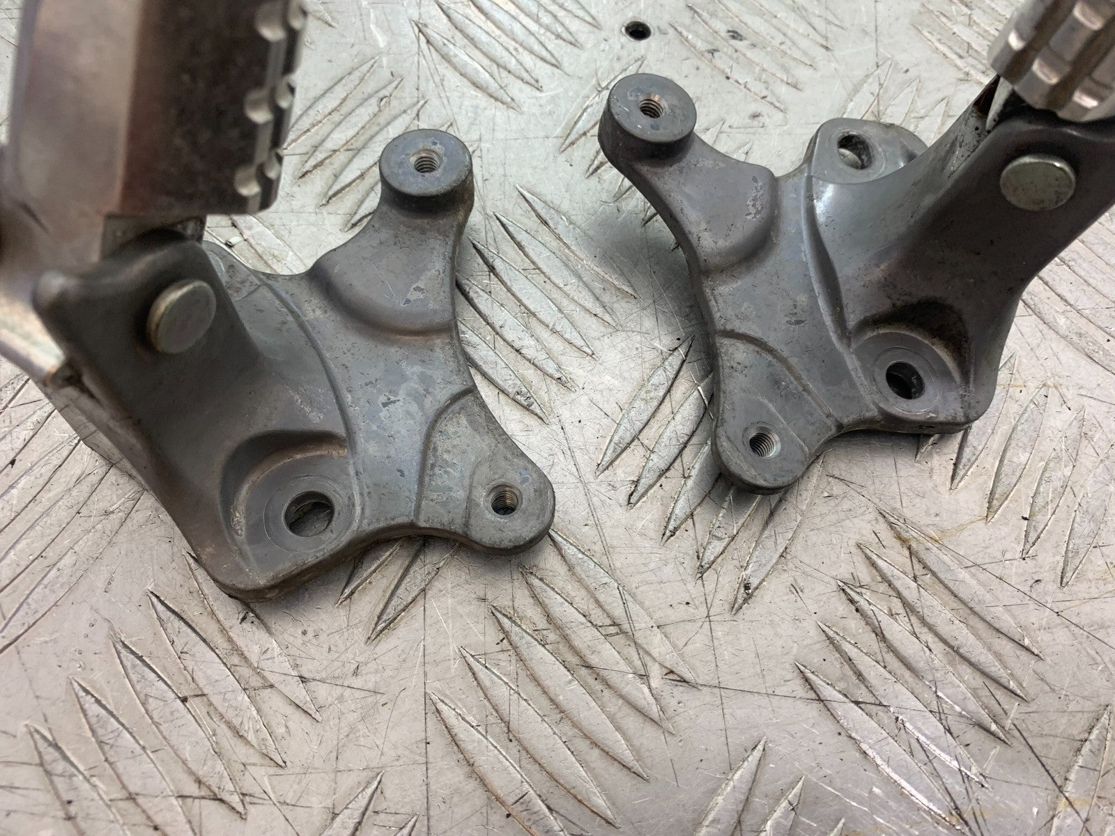 YAMAHA XMAX 300 LEFT AND RIGHT FOOTPEGS   YEAR 2017-2020 (CMB1218)