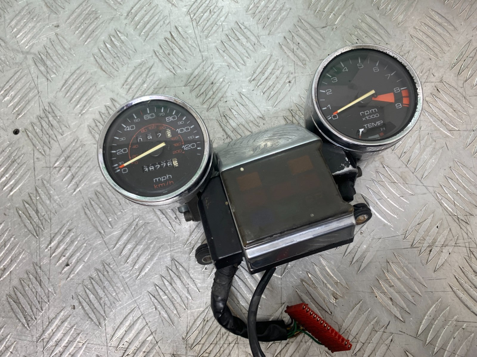 HONDA VT700 VT 700 SHADOW CLOCKS SPEEDO DASH   YEAR 1984-85 (CMB1328)