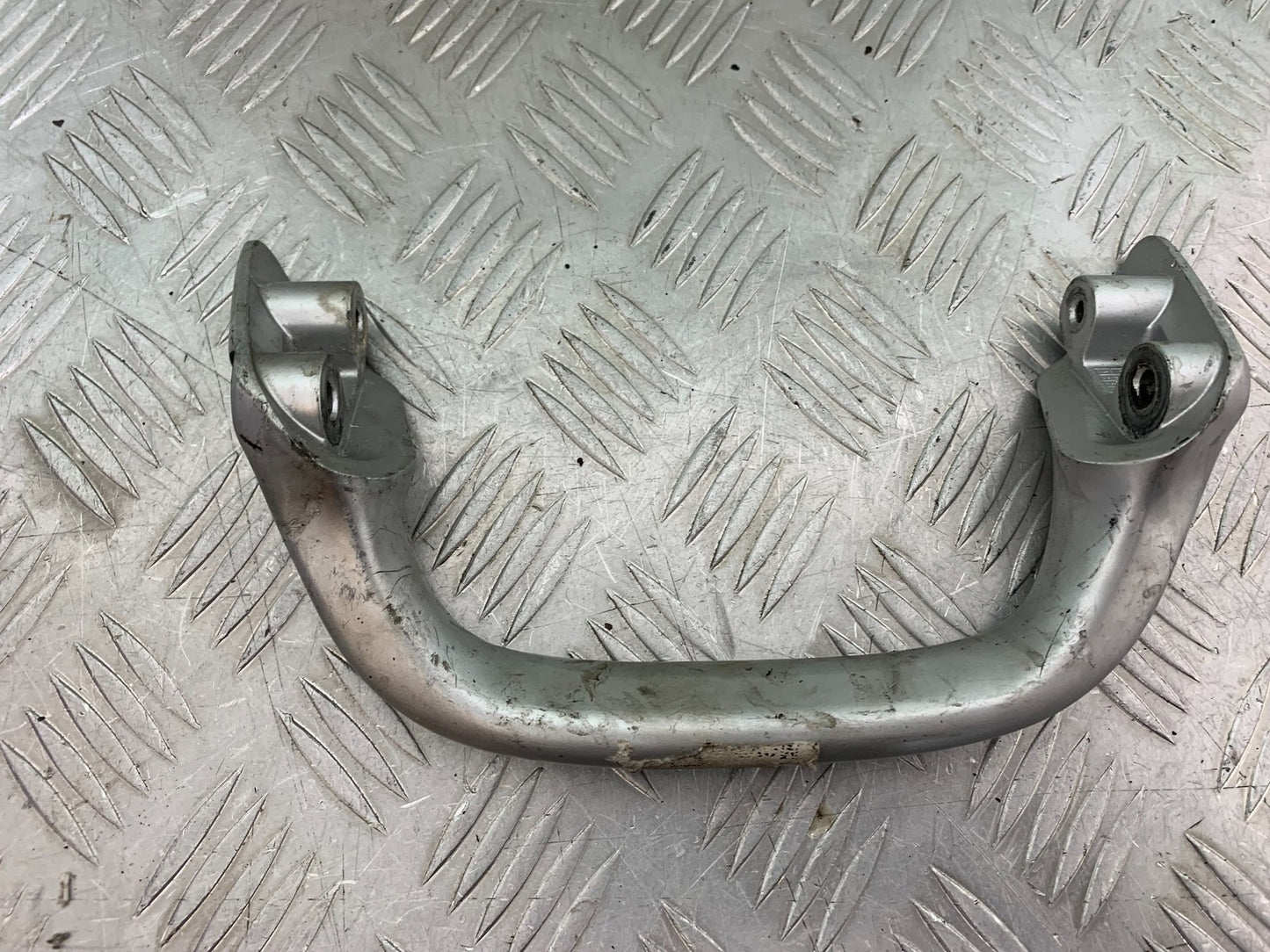 SUZUKI GSF1200 GSF 1200 BANDIT GRAB RAIL YEAR 2001-2004 (CMB1188)
