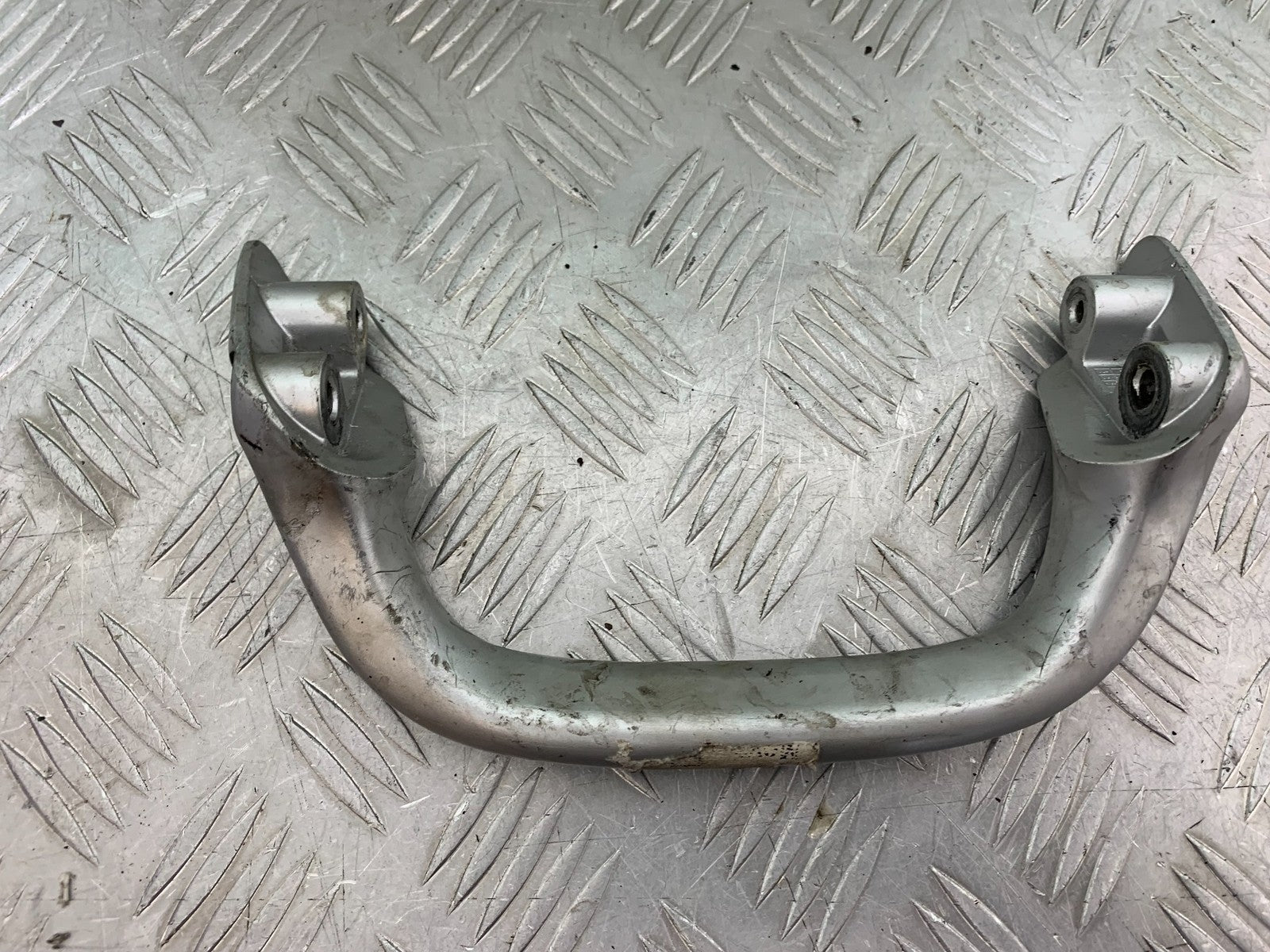 SUZUKI GSF1200 GSF 1200 BANDIT GRAB RAIL YEAR 2001-2004 (CMB1188)