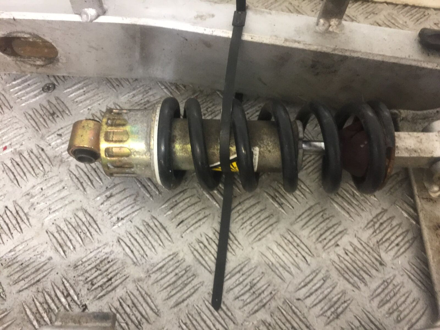 YAMAHA FZ6 REAR SHOCK & SWINGARM  YEAR 2004 (STOCK 693)