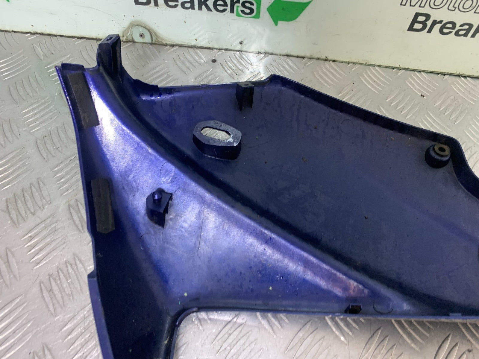 SUZUKI GSF600 GSF 600 BANDIT LEFT FAIRING PANEL  2000-2004 (CMB1269)
