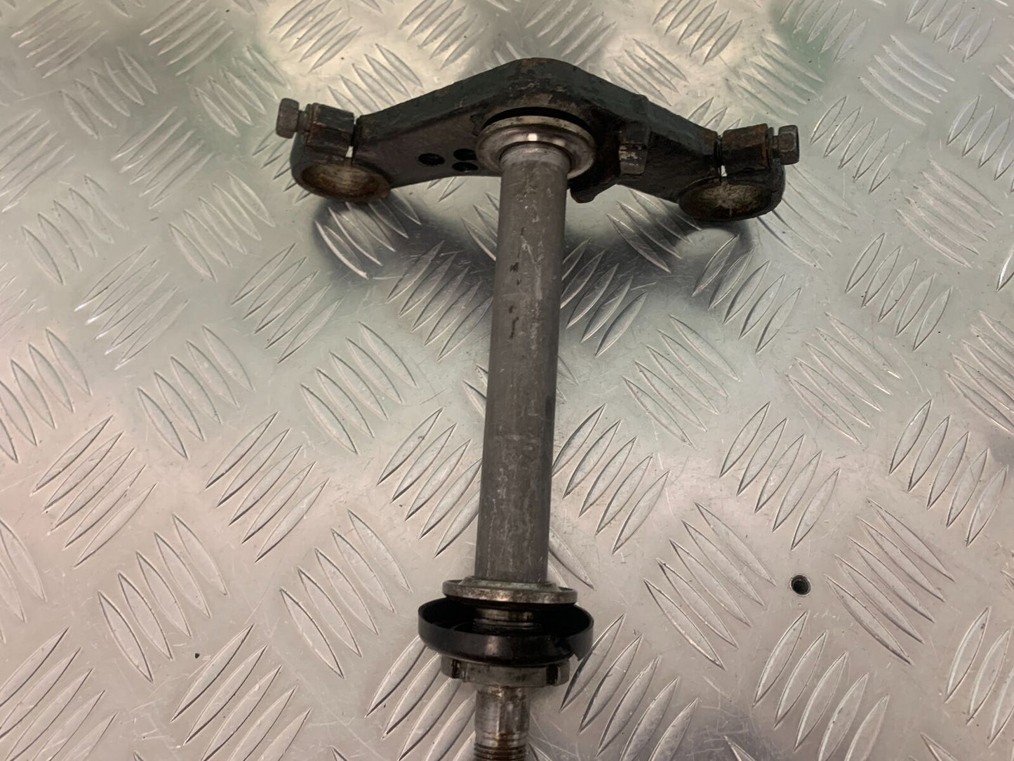 SUZUKI GS750 E GS 750E BOTTOM YOKE  YEAR 1979  (STOCK 959)