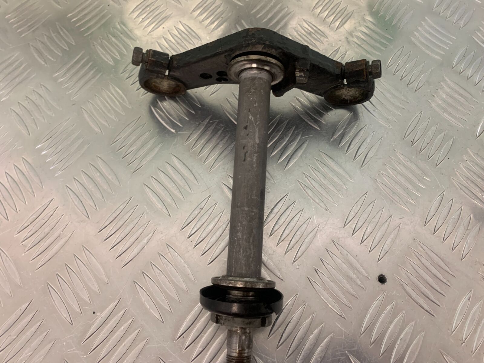 SUZUKI GS750 E GS 750E BOTTOM YOKE  YEAR 1979  (STOCK 959)