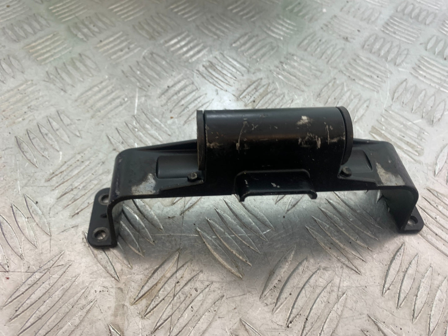 YAMAHA YZF R1 PETROL TANK BRACKET    YEAR 2004-2006 (CMB1155)