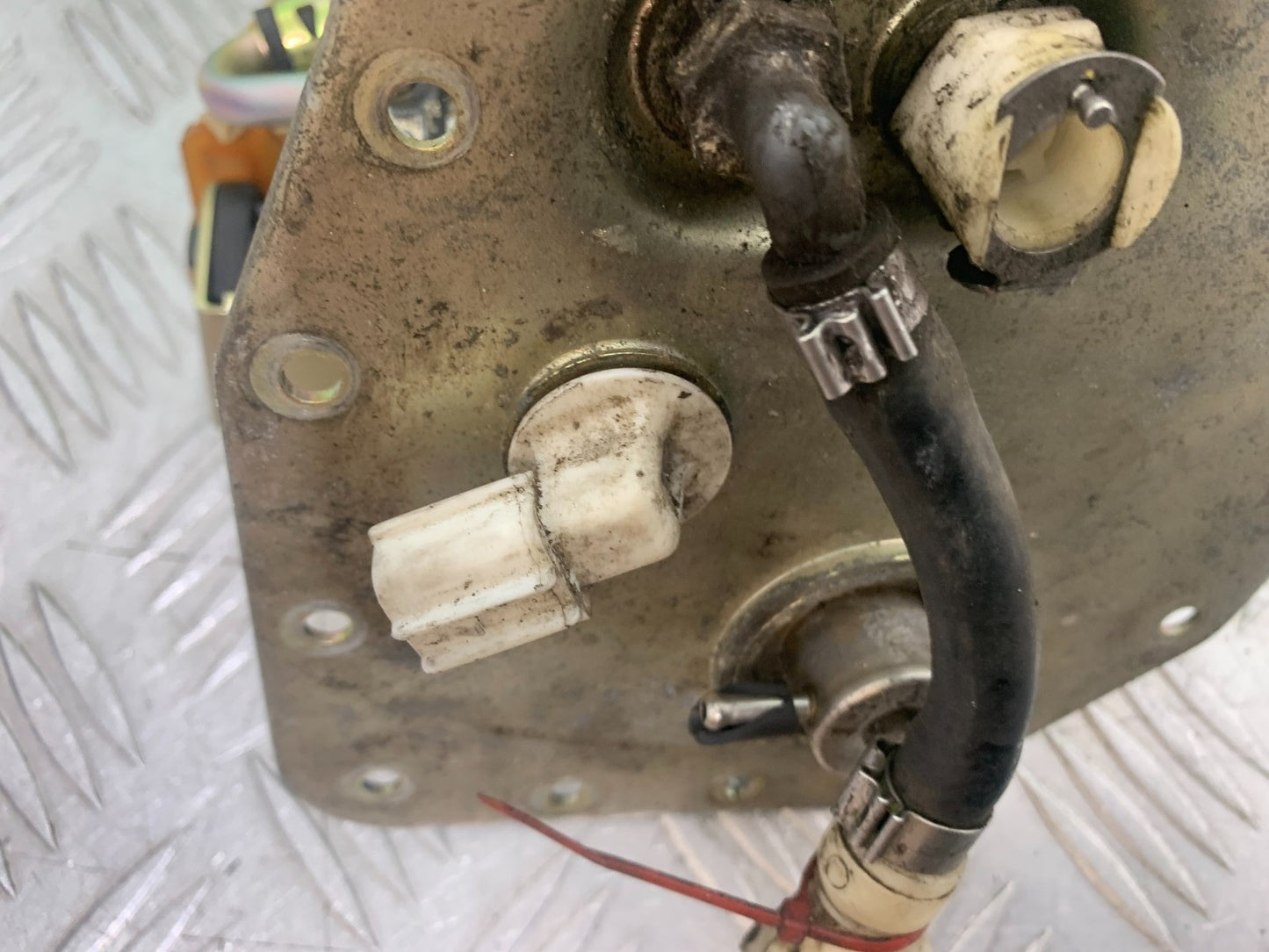 TRIUMPH 955i SPRINT ST PETROL PUMP  1999-2004 (CMB1176)