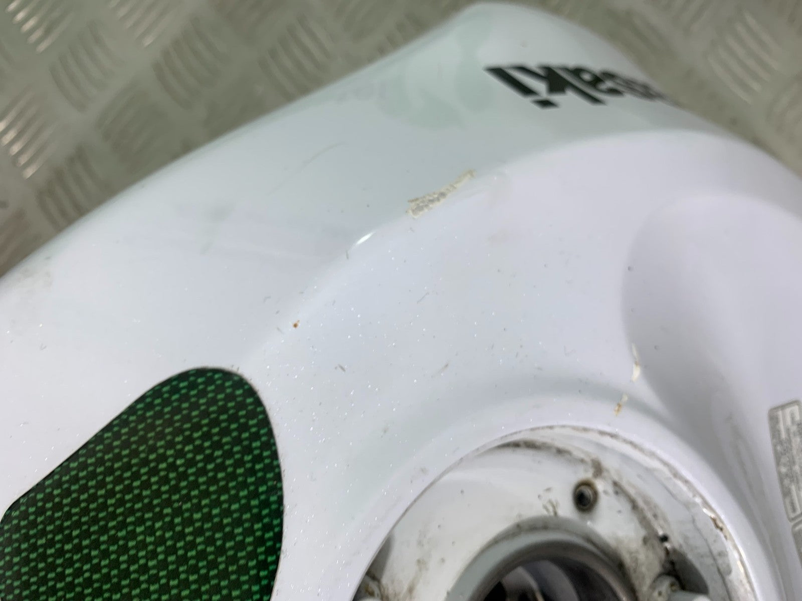 KAWASAKI ZX10R ZX10 R PETROL TANK  2008-2010 (CMB1301)