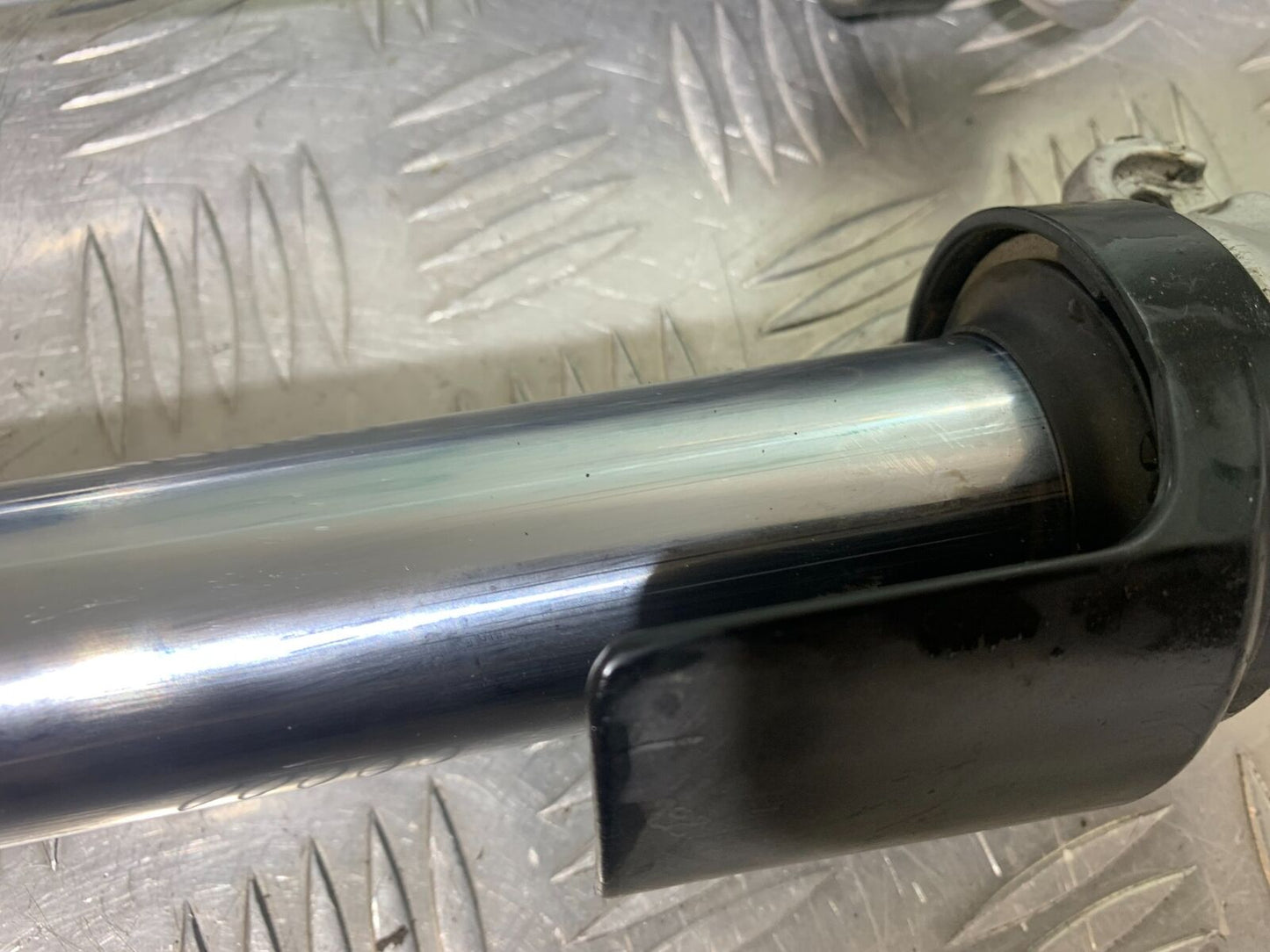 KAWASAKI Z750 ZR750 ZR-7S FORKS  YEAR 1999-05 (CMB1135)