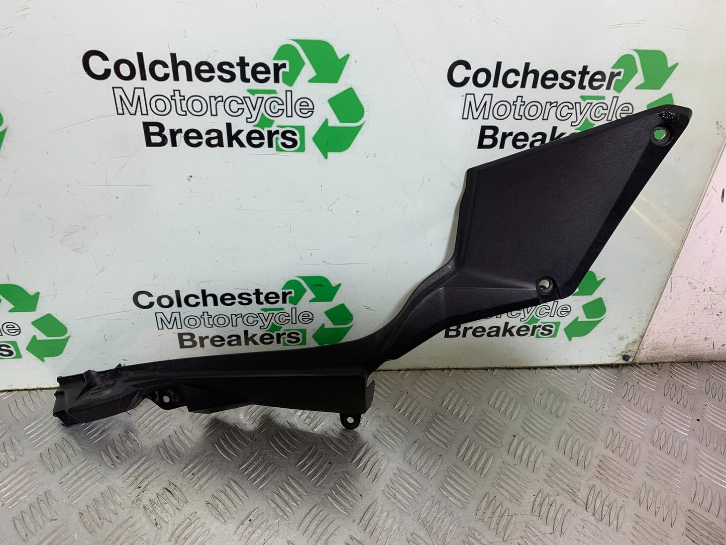 SUZUKI DL1000 V-STROM RIGHT SEAT PANEL  YEAR 2014-2019 (CMB1325)