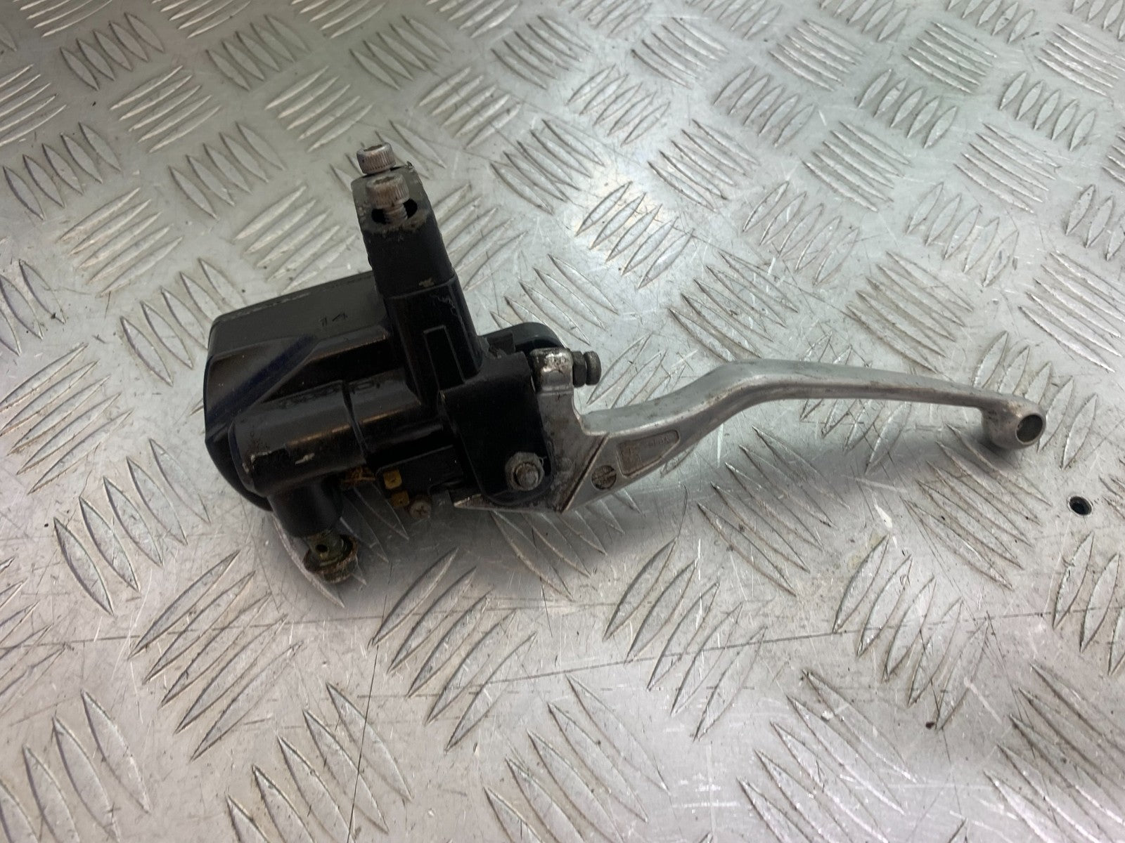 YAMAHA XVS 1300 MIDNIGHT STAR FRONT BRAKE MASTER CYLINDER YEAR 2007-16 (CMB1200)