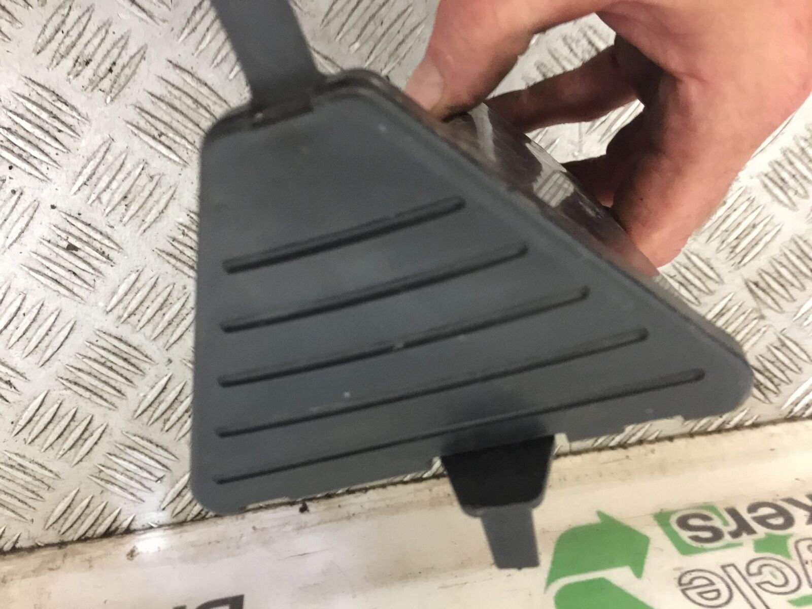 MUTT MONGREL 125 TOOLBOX HOLDER  YEAR 2016-2020   (STOCK 738)