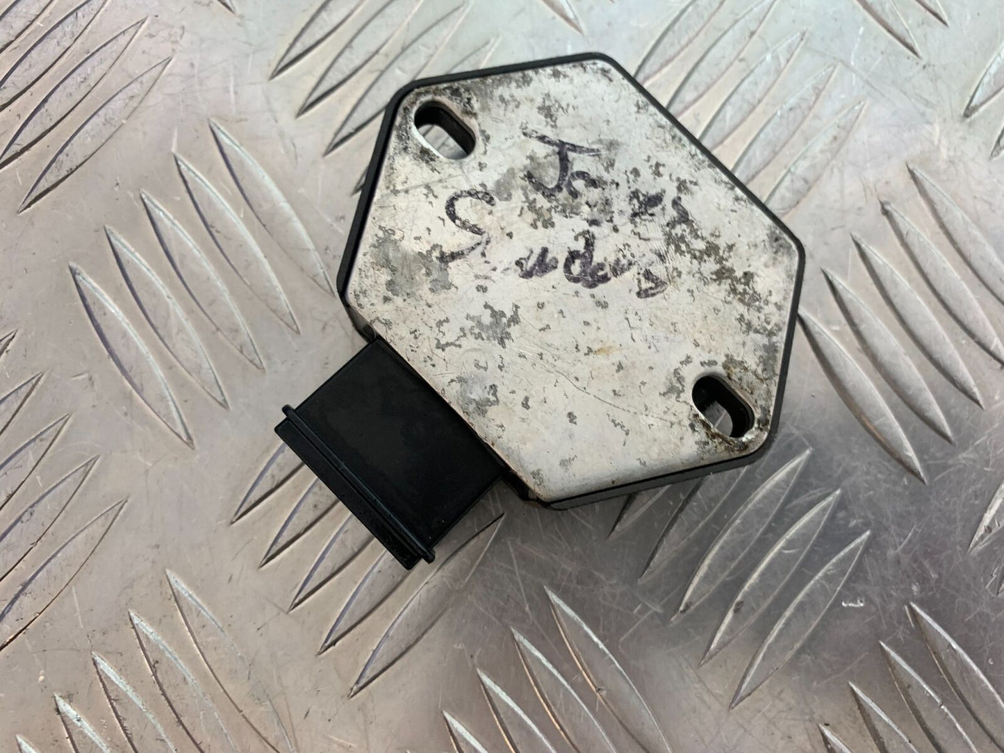 HONDA CBR1100 BLACKBIRD REGULATOR  YEAR 1996-1998 (CMB1017)