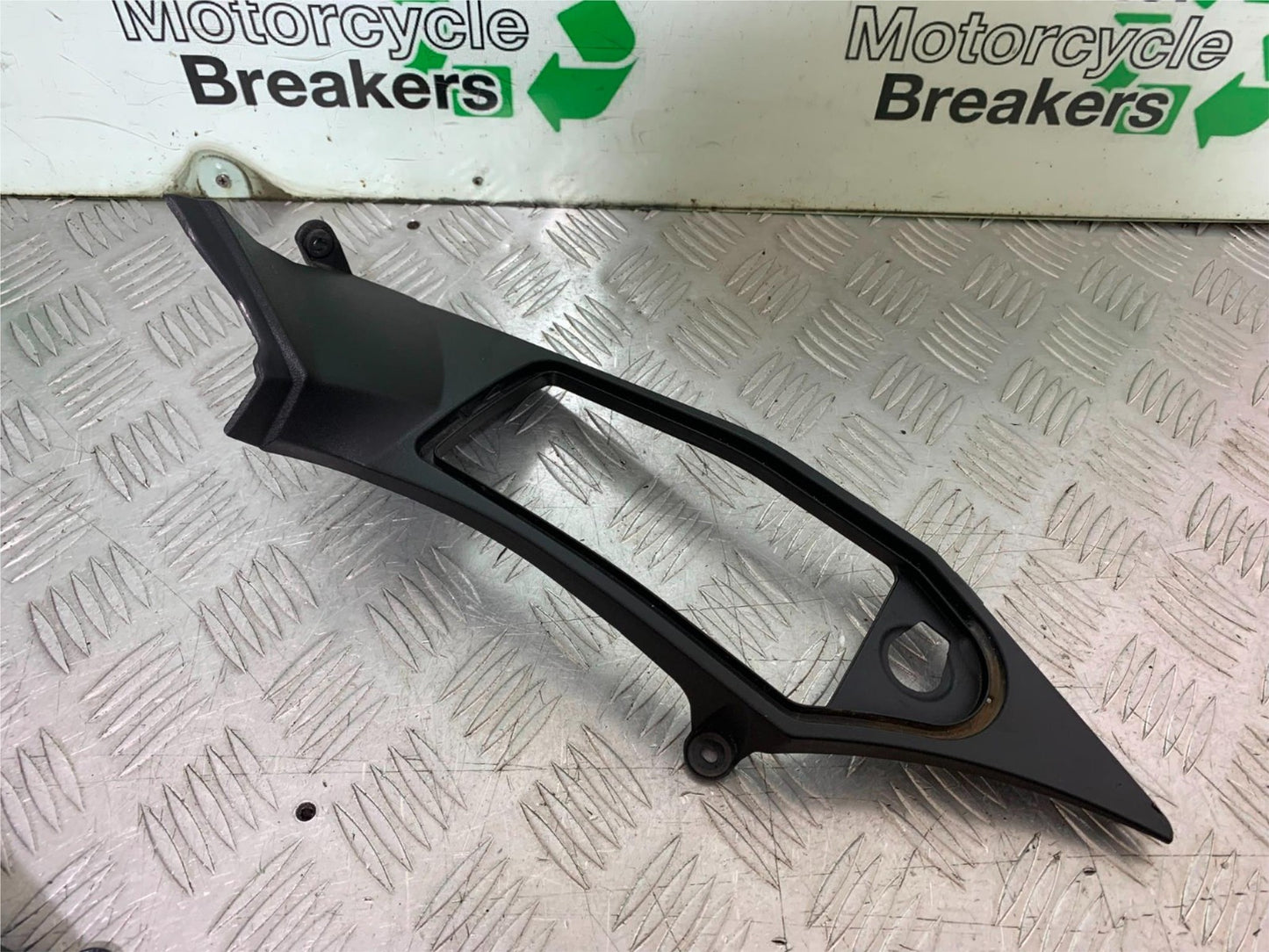 TRIUMPH 1050 SPRINT GT RIGHT SIDE INFILL YEAR 2010-2016 (CMB1250)