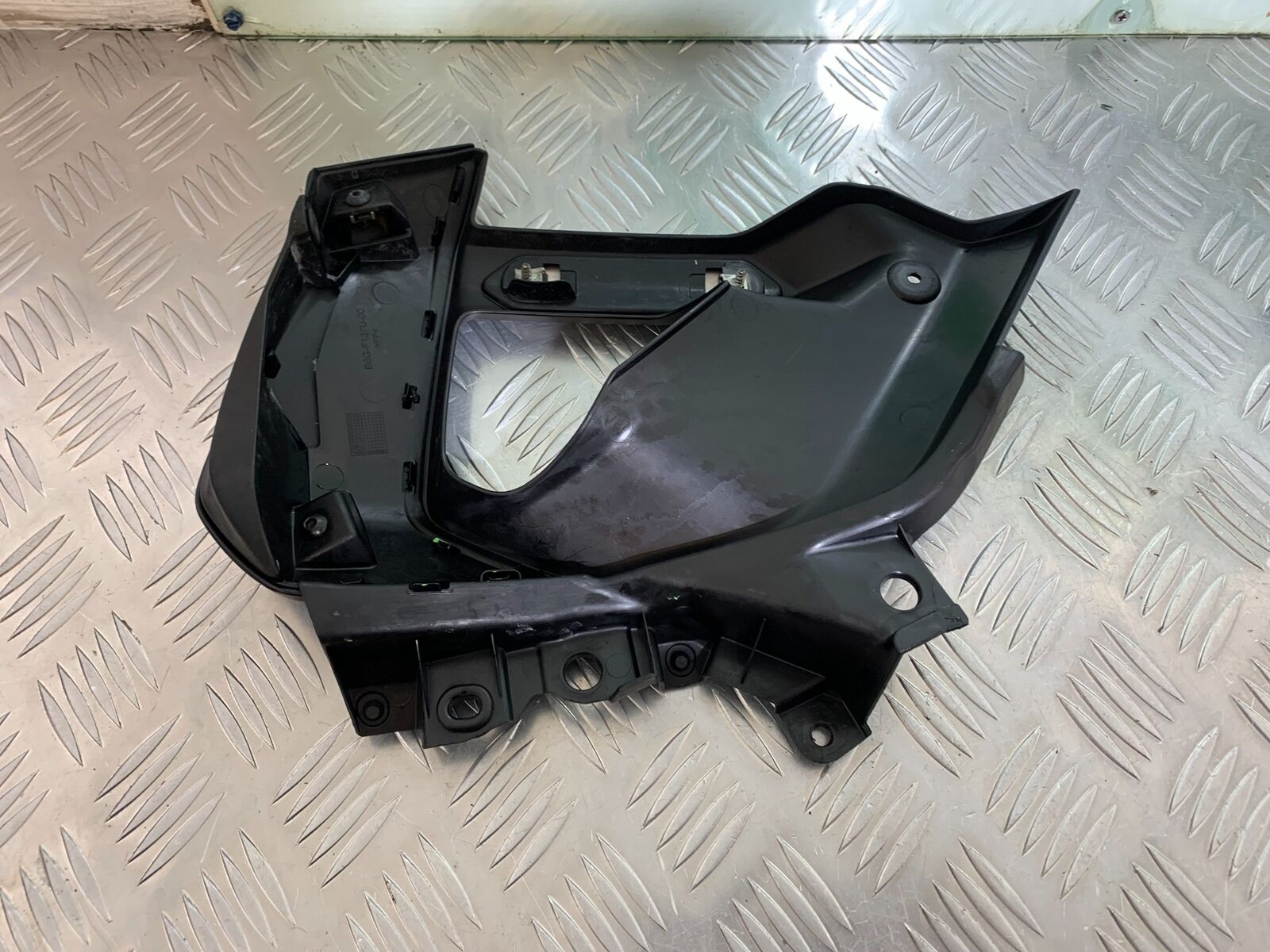 YAMAHA MT 125 MT125 LEFT FAIRING PANEL  YEAR 2021-2024 ABS (CMB1010)