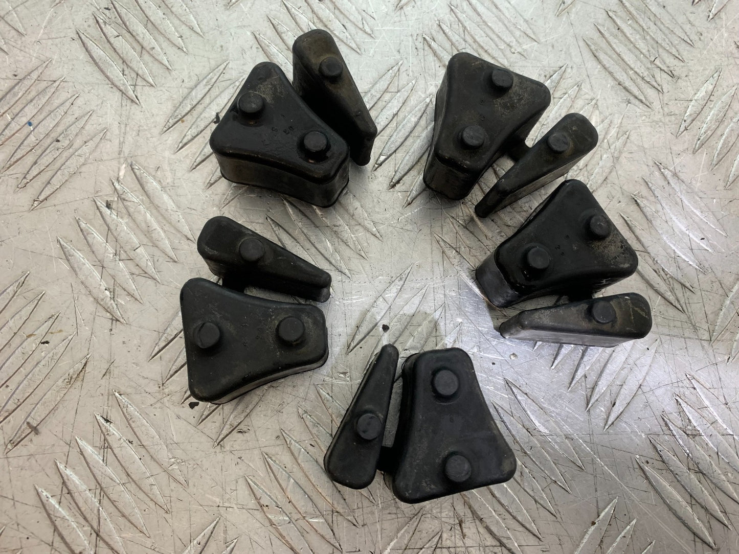 HONDA CBF500 CBF 500 CUSH DRIVE RUBBERS   YEAR 2004-2008  (CMB1294)