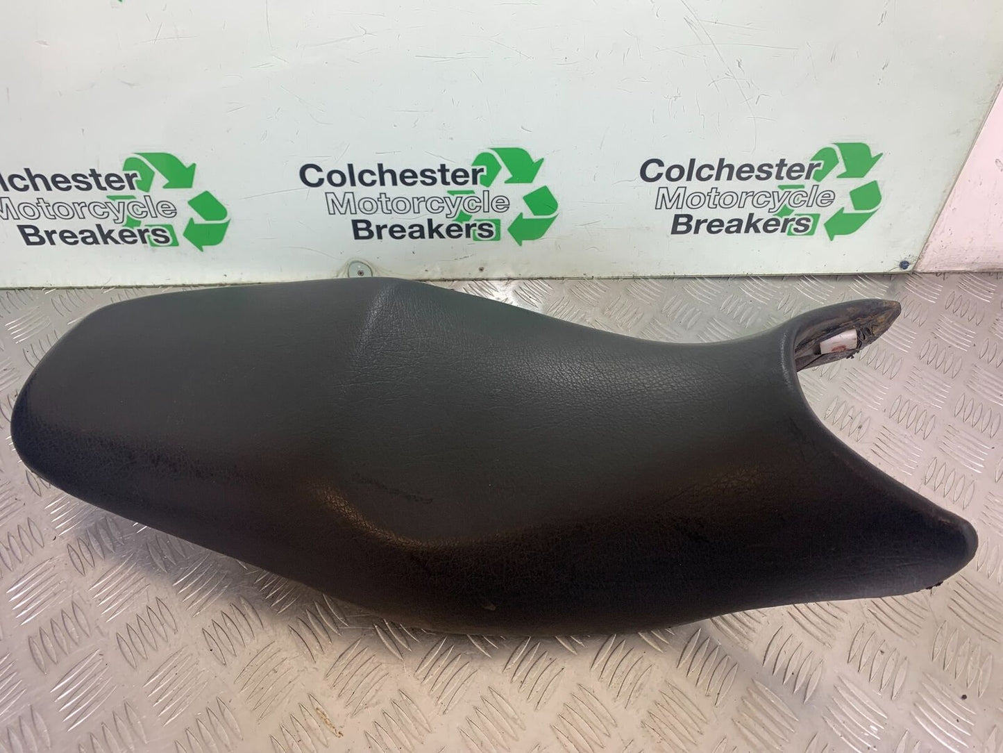 KAWASAKI Z750 ZR750 ZR-7S SEAT   YEAR 1999-05 (CMB1135)