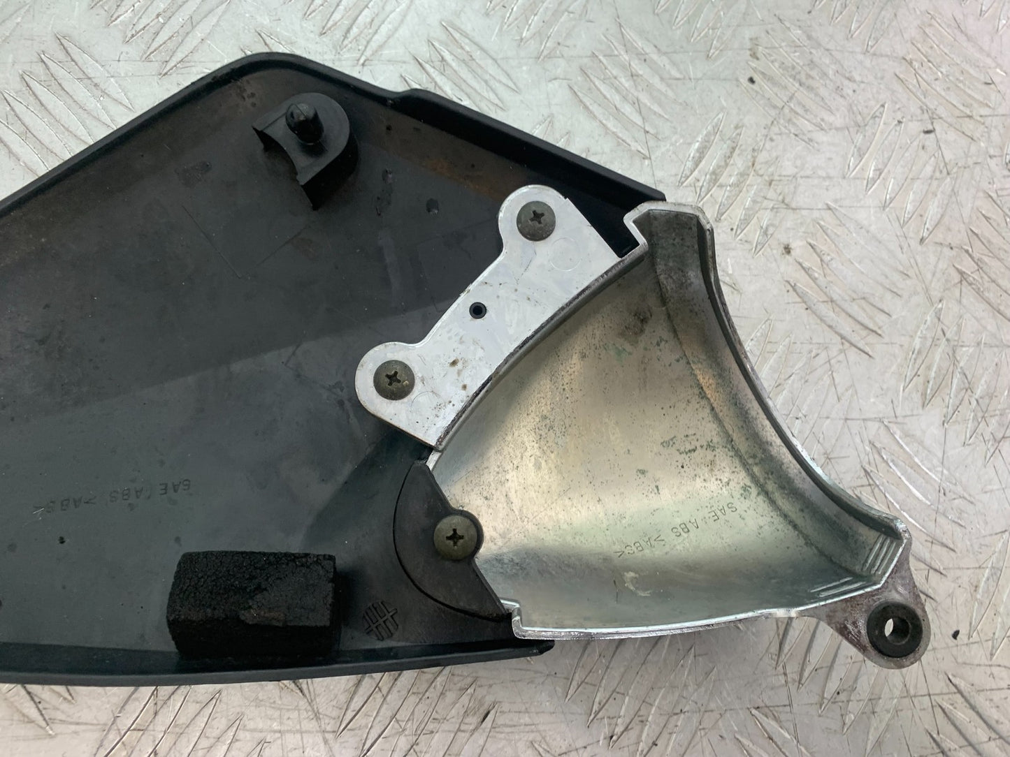 SUZUKI GSF600 GSF 600 BANDIT RIGHT SIDE PANEL   2000-2004 (CMB1269)